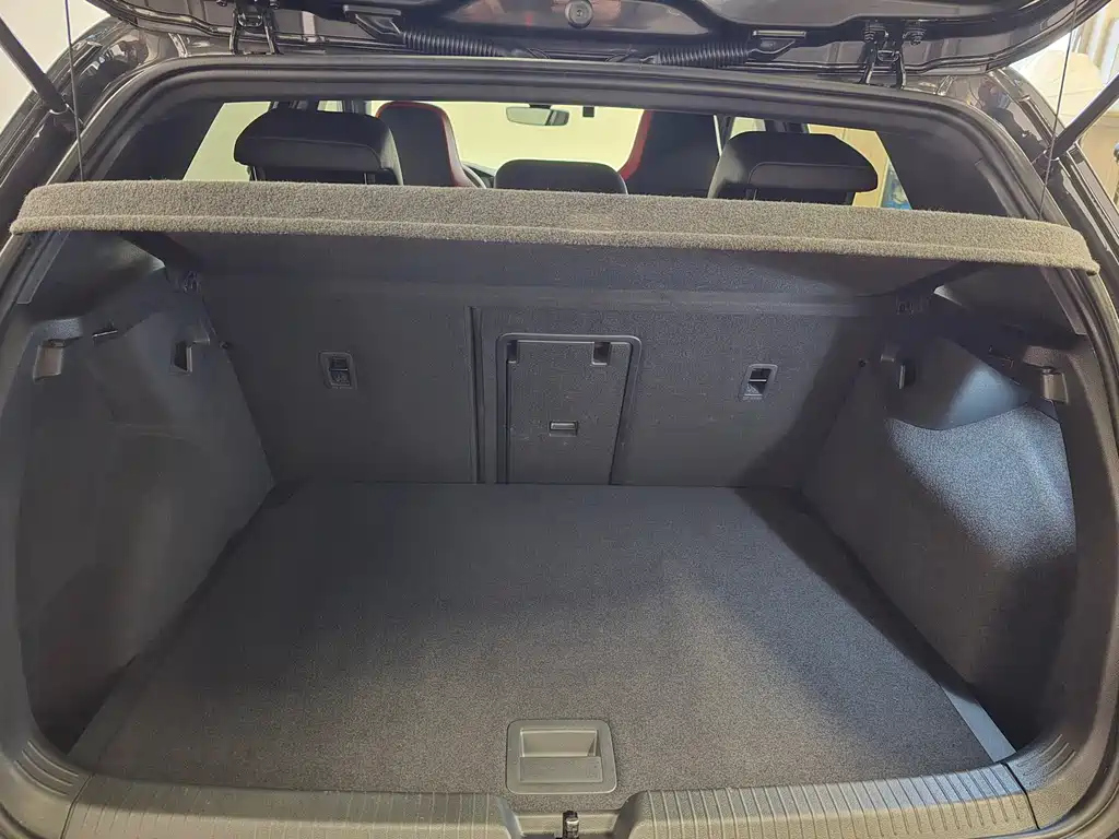 VOLKSWAGEN GOLF GTI 2023