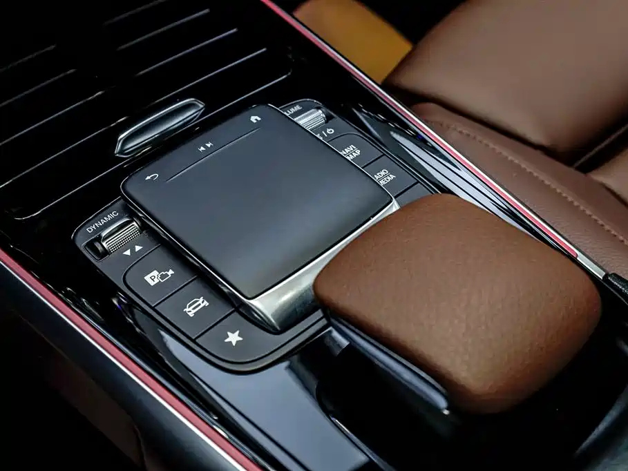 MERCEDES BENZ GLB 2023