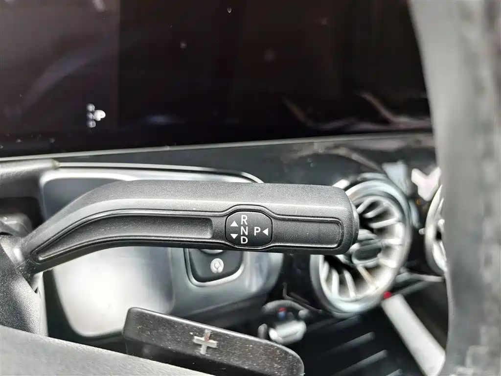 MERCEDES BENZ GLB 2023