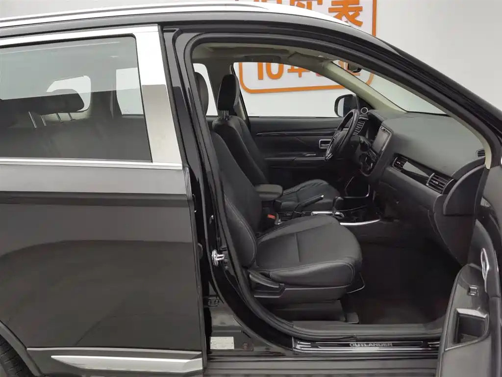 MITSUBISHI OUTLANDER 2018