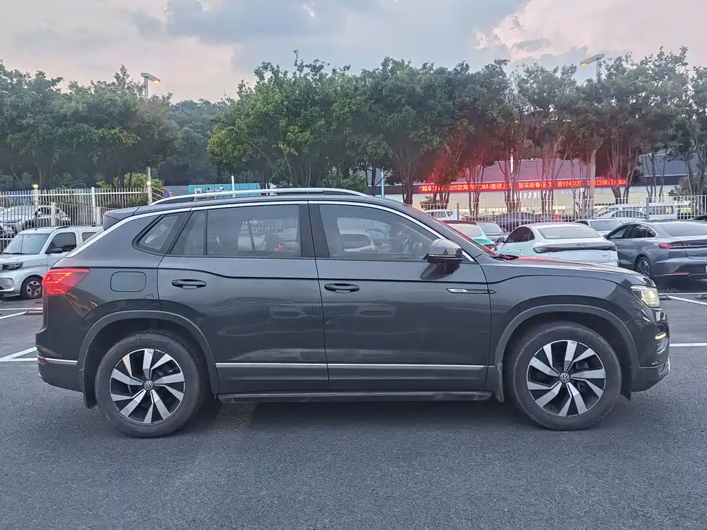 VOLKSWAGEN TAYRON 2020