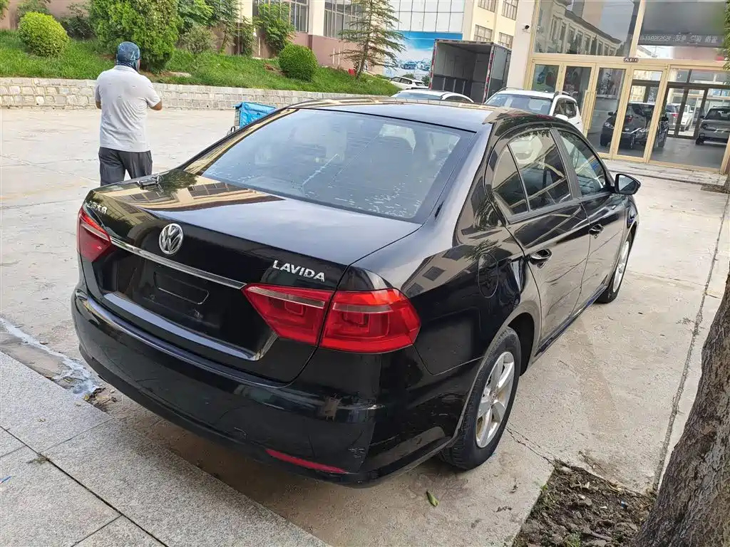 VOLKSWAGEN LAVIDA 2013