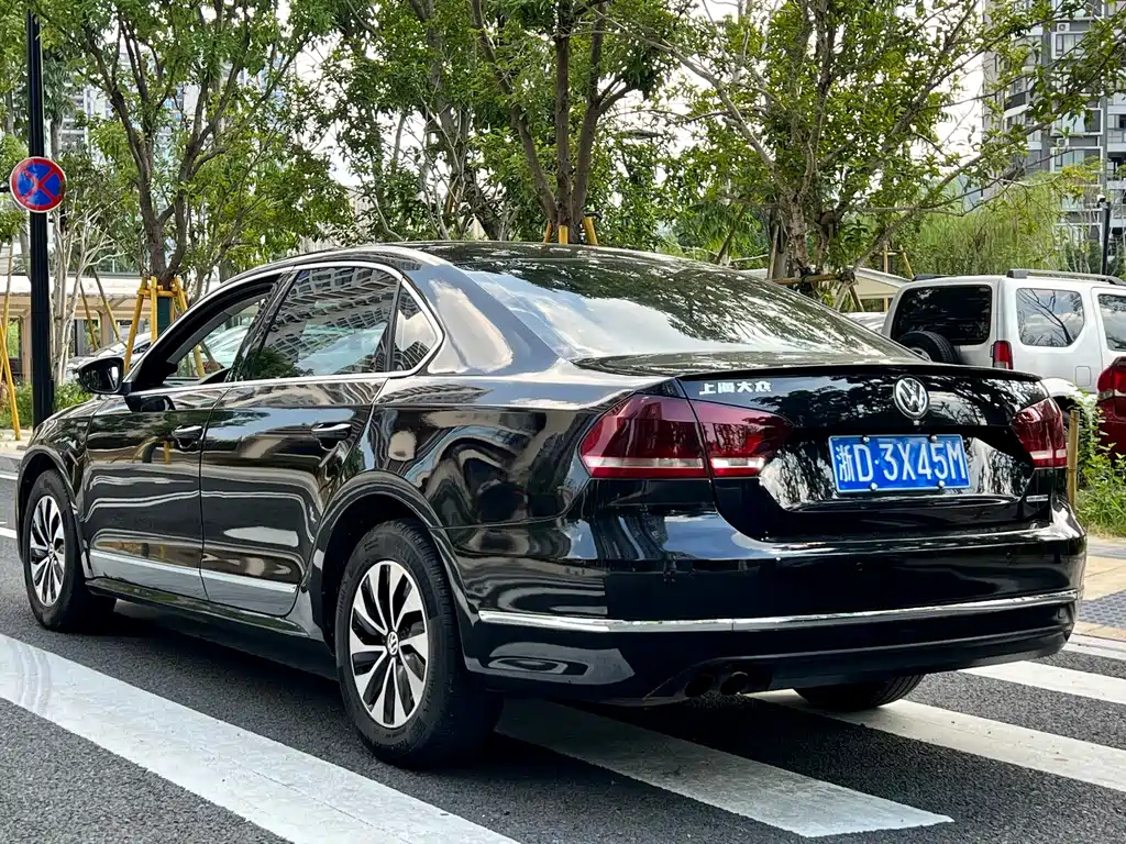 VOLKSWAGEN PASSAT 2014