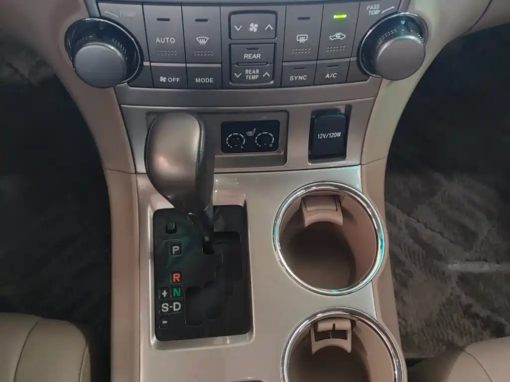 TOYOTA HIGHLANDER 2012