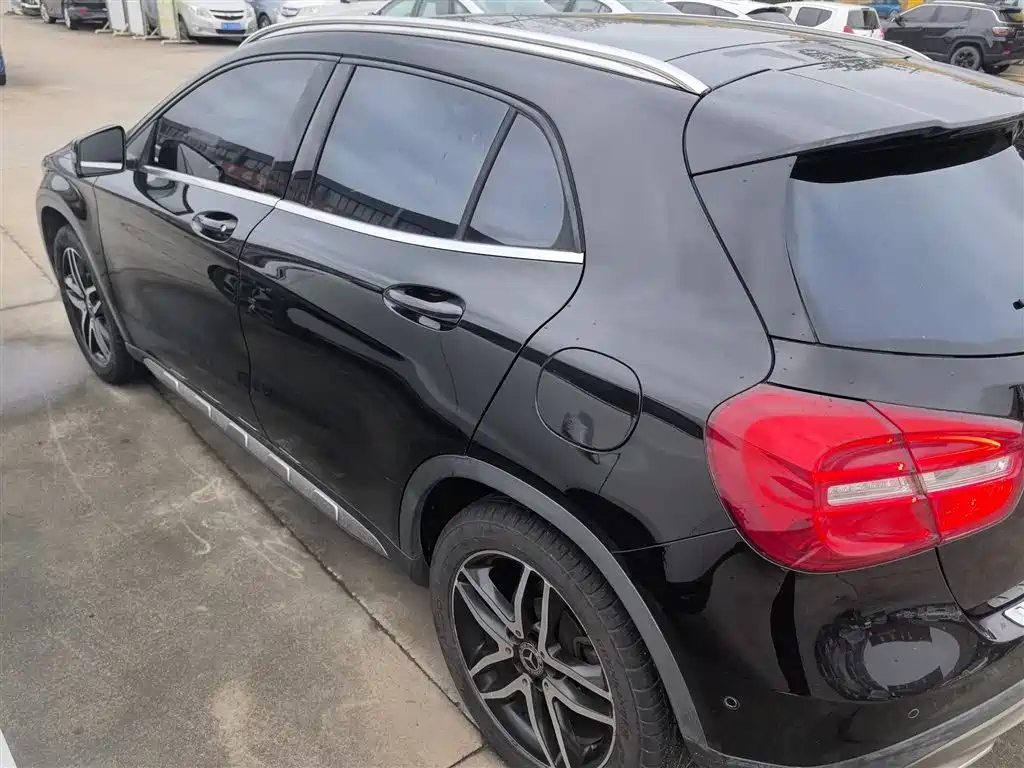 MERCEDES BENZ GLA 2017