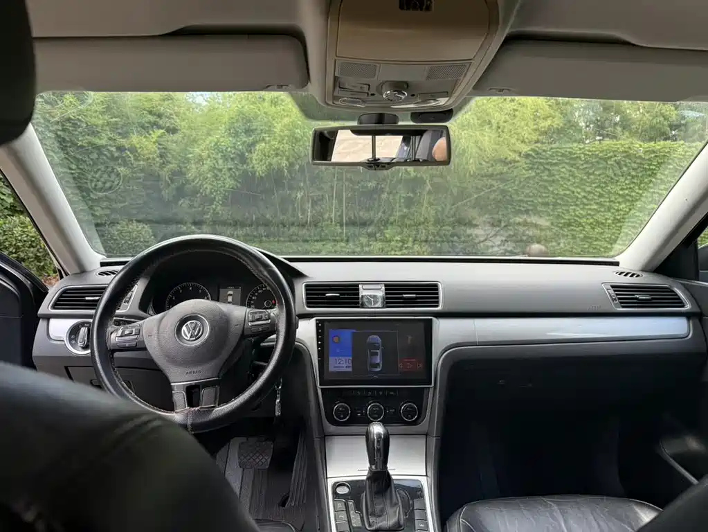 VOLKSWAGEN PASSAT 2013