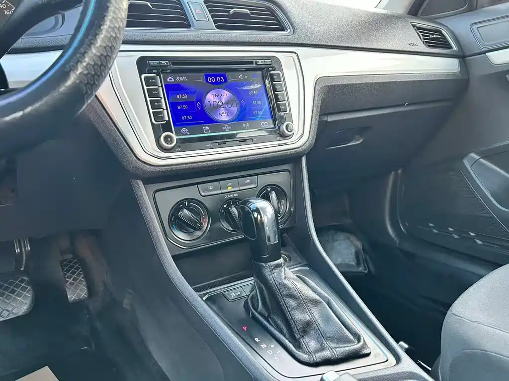 VOLKSWAGEN LAVIDA 2016