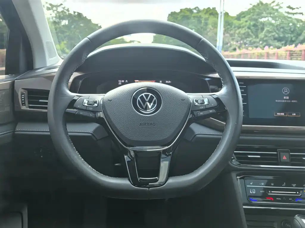 VOLKSWAGEN THARU 2022