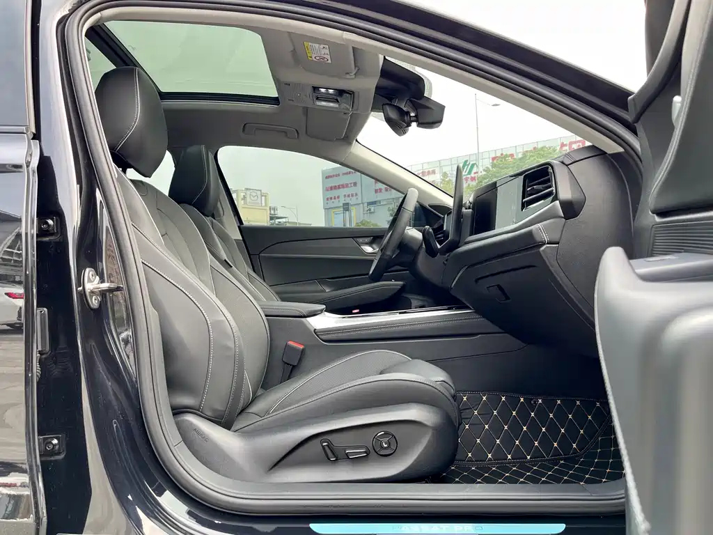 VOLKSWAGEN PASSAT 2025