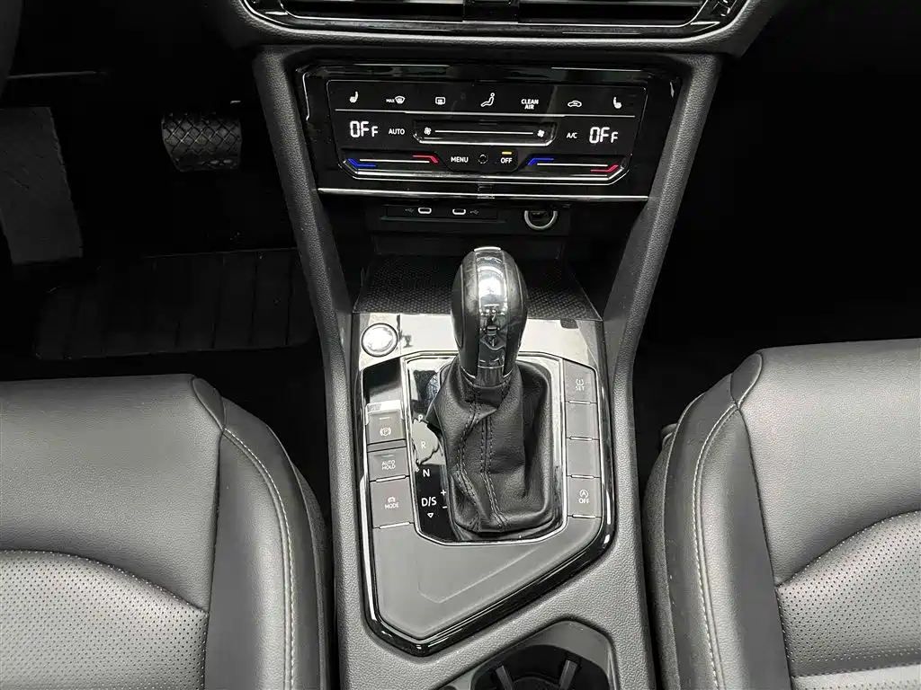 VOLKSWAGEN THARU 2021