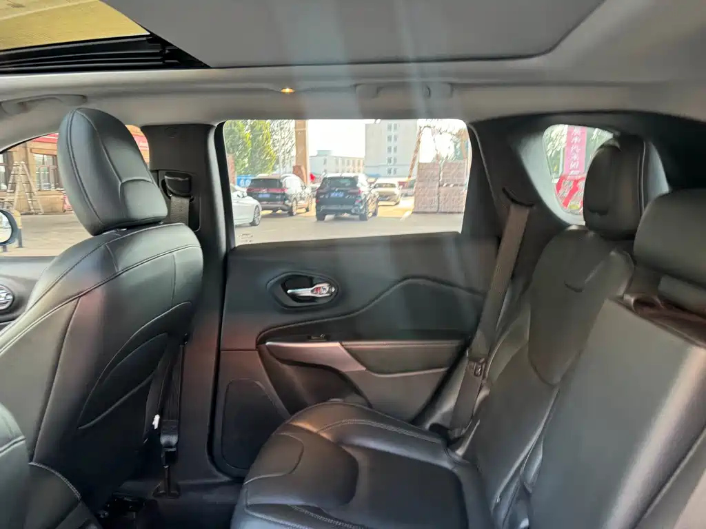 JEEP CHEROKEE 2020