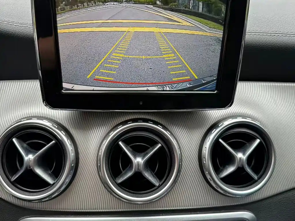 MERCEDES BENZ GLA 2015