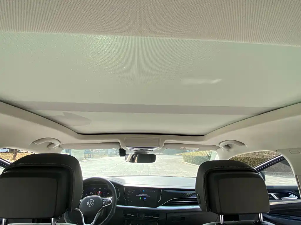 VOLKSWAGEN PASSAT 2023