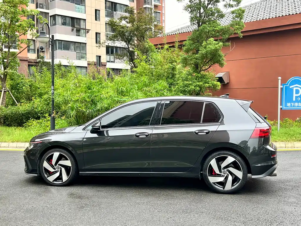 VOLKSWAGEN GOLF GTI 2021