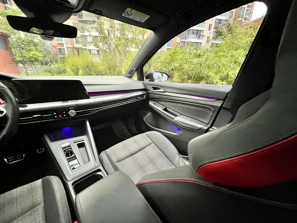 VOLKSWAGEN GOLF GTI 2021