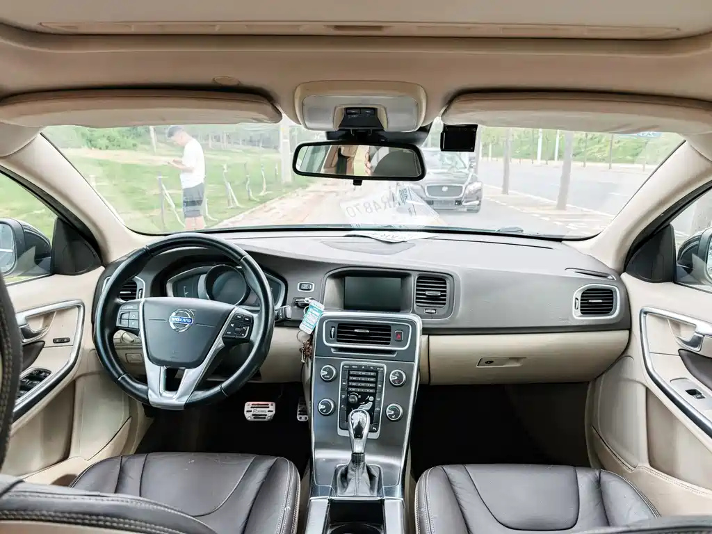 VOLVO S60 2015