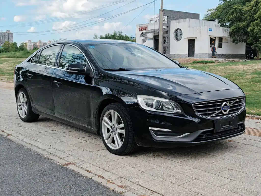 VOLVO S60 2015