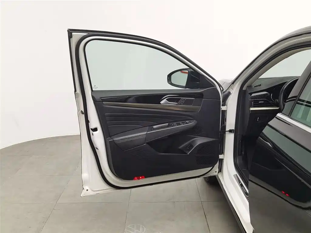 VOLKSWAGEN PASSAT 2020