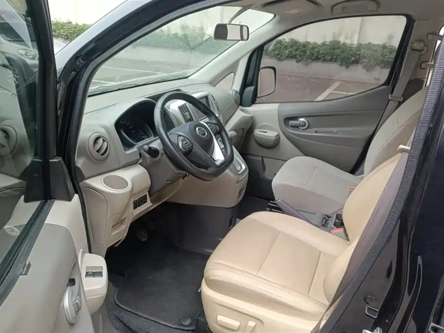 NISSAN NV200 2018