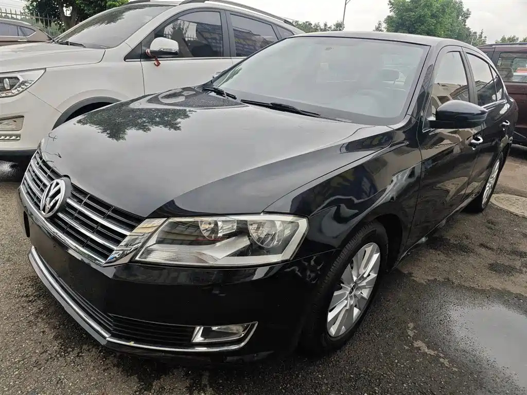 VOLKSWAGEN LAVIDA 2013
