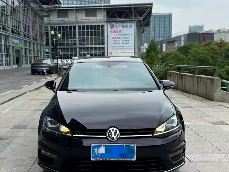 VOLKSWAGEN GOLF 2015