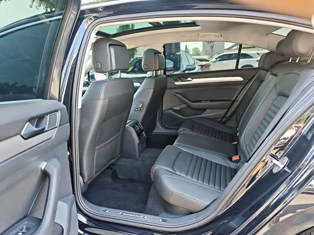VOLKSWAGEN MAGOTAN 2018