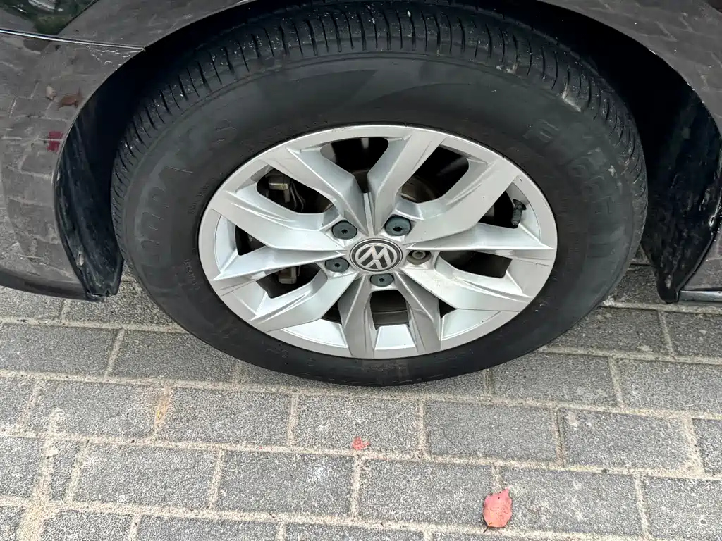 VOLKSWAGEN PASSAT 2017
