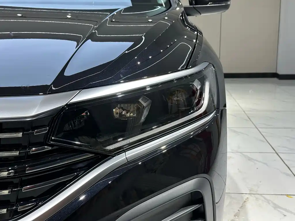 VOLKSWAGEN PASSAT 2025