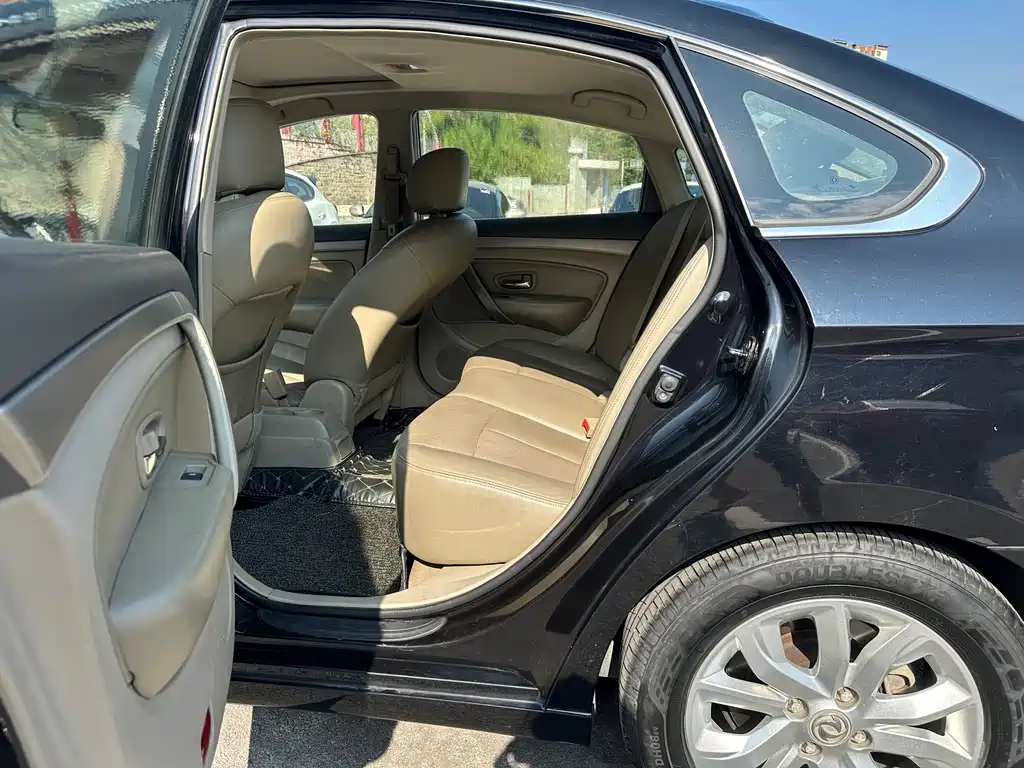 DONGFENG AEOLUS A60 2012