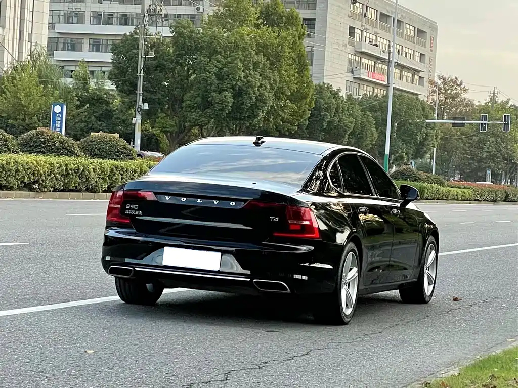 VOLVO S90 2017