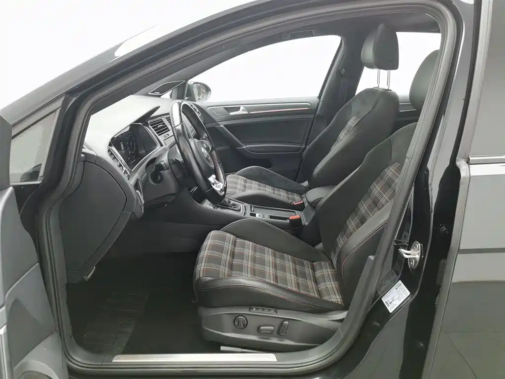 VOLKSWAGEN GOLF GTI 2019