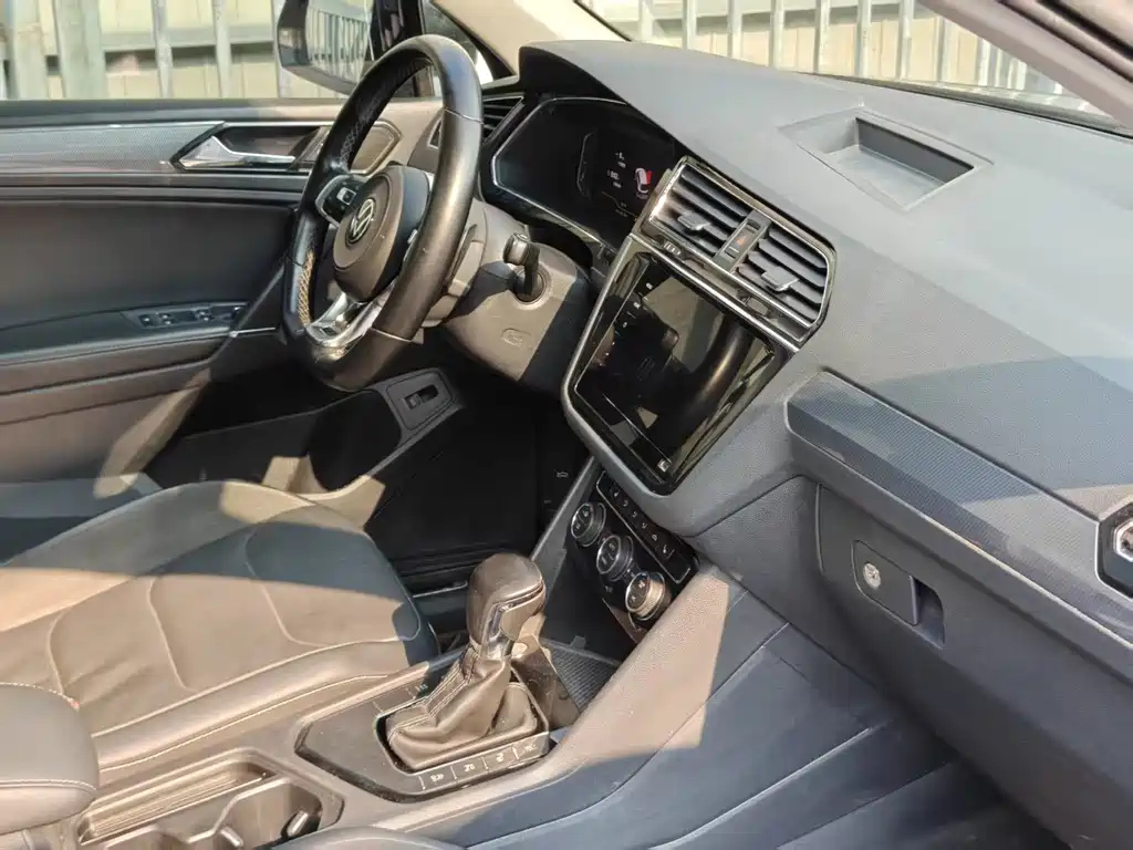 VOLKSWAGEN TIGUAN L 2021