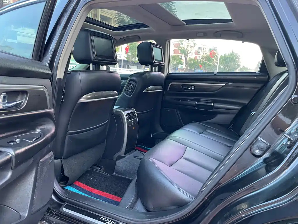 NISSAN TEANA 2015