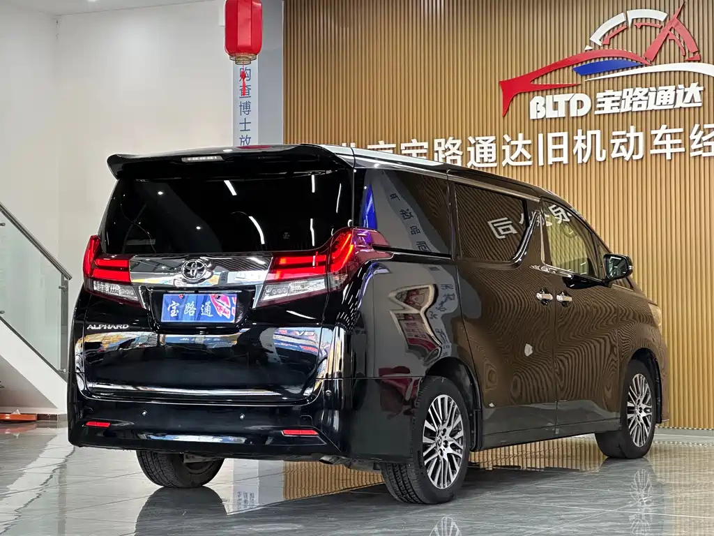 TOYOTA ALPHARD 2016
