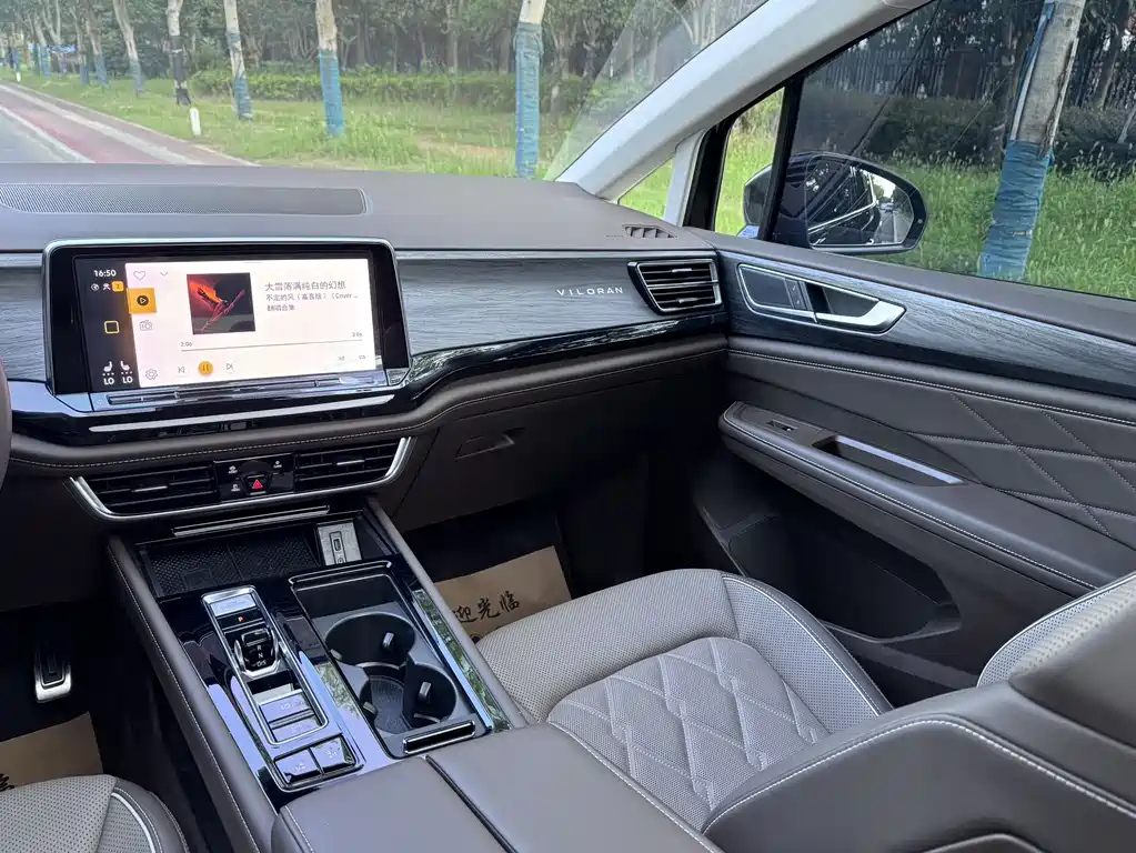 VOLKSWAGEN VILORAN 2024