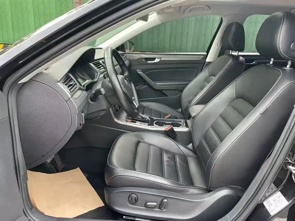 VOLKSWAGEN PASSAT 2017