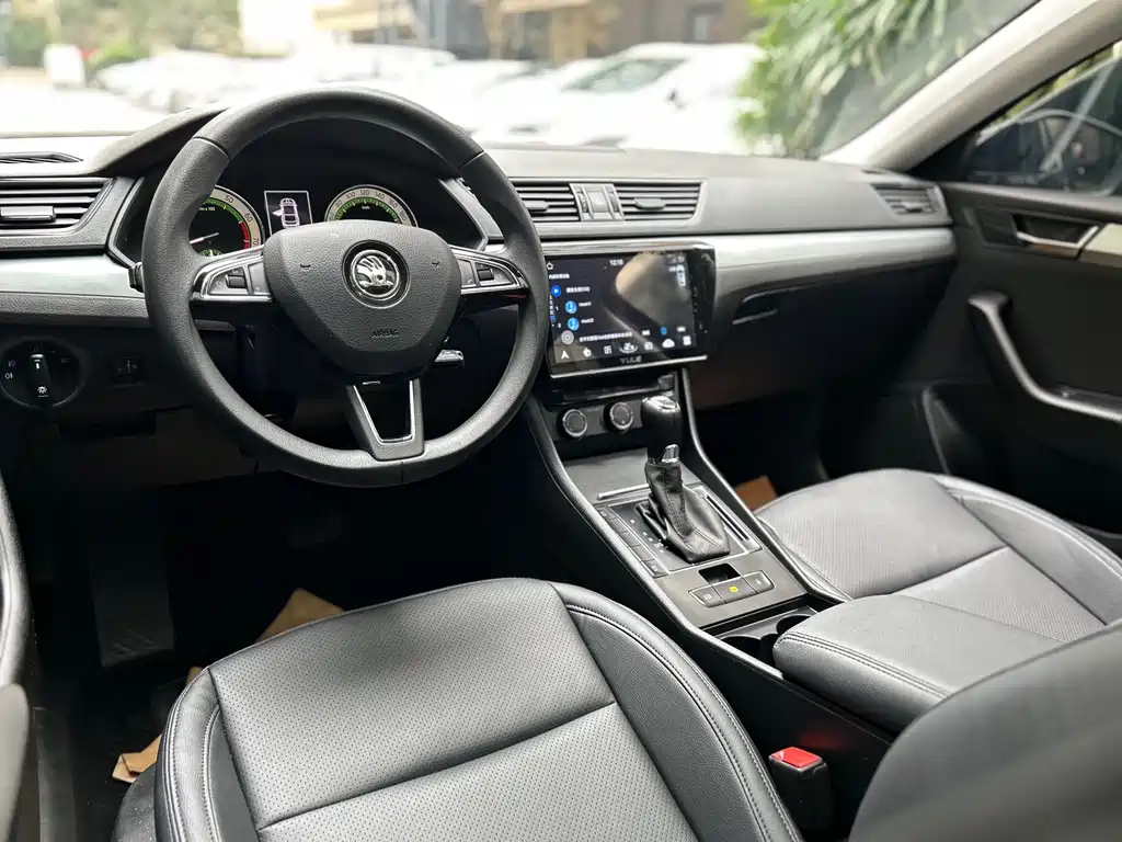 SKODA SUPERB 2019