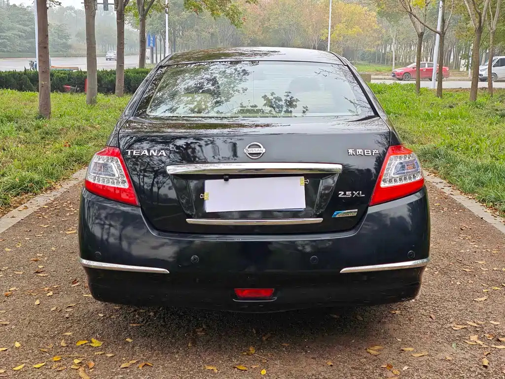 NISSAN TEANA 2011
