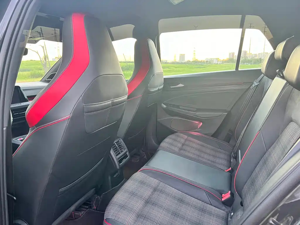 VOLKSWAGEN GOLF GTI 2021