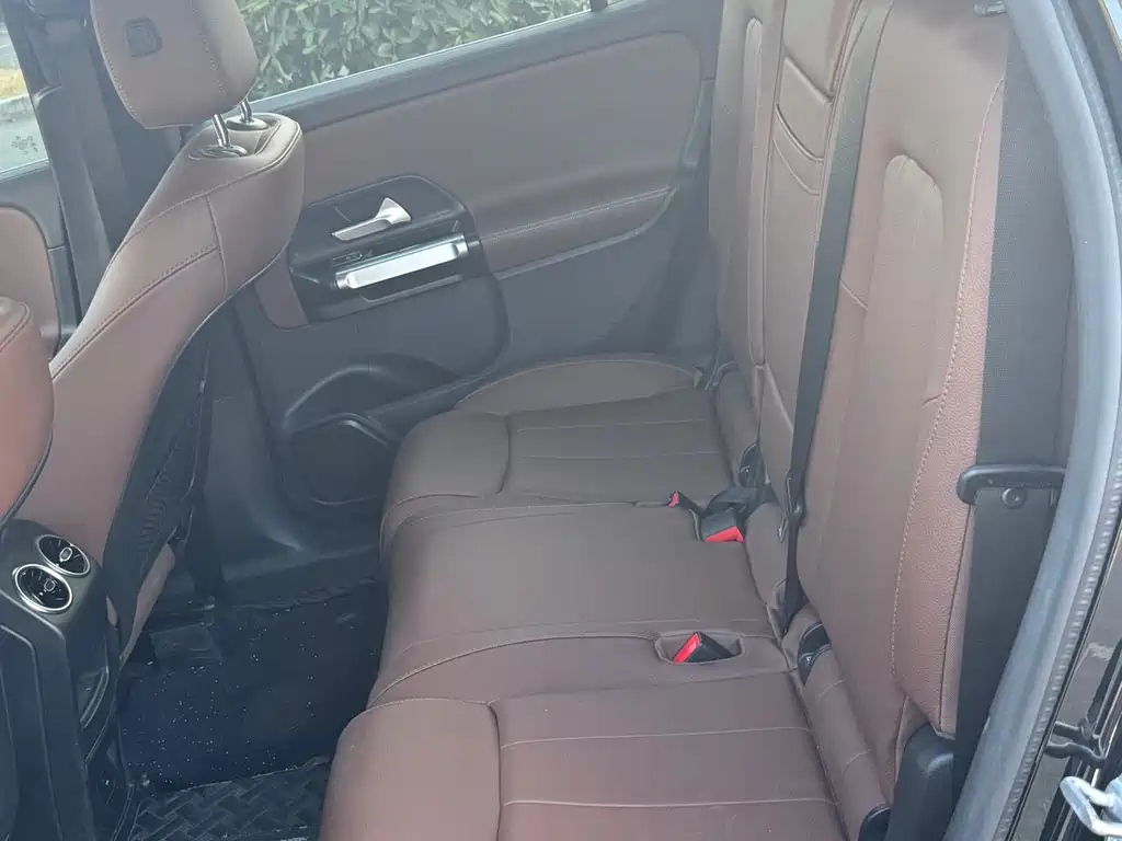 MERCEDES BENZ GLB 2023