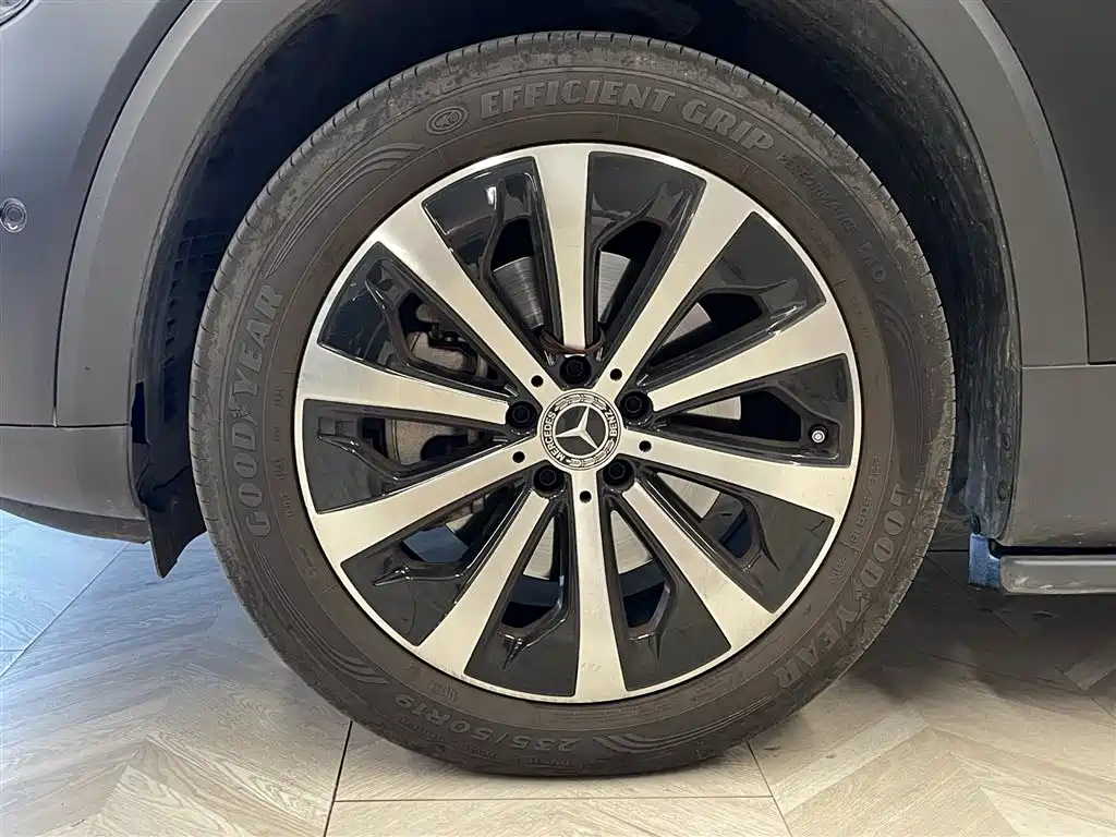 MERCEDES BENZ GLB 2024