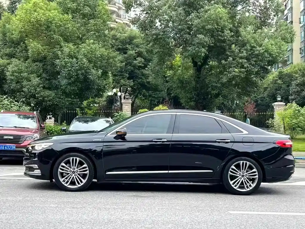 FORD TAURUS 2019