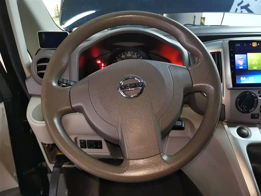 NISSAN NV200 2019