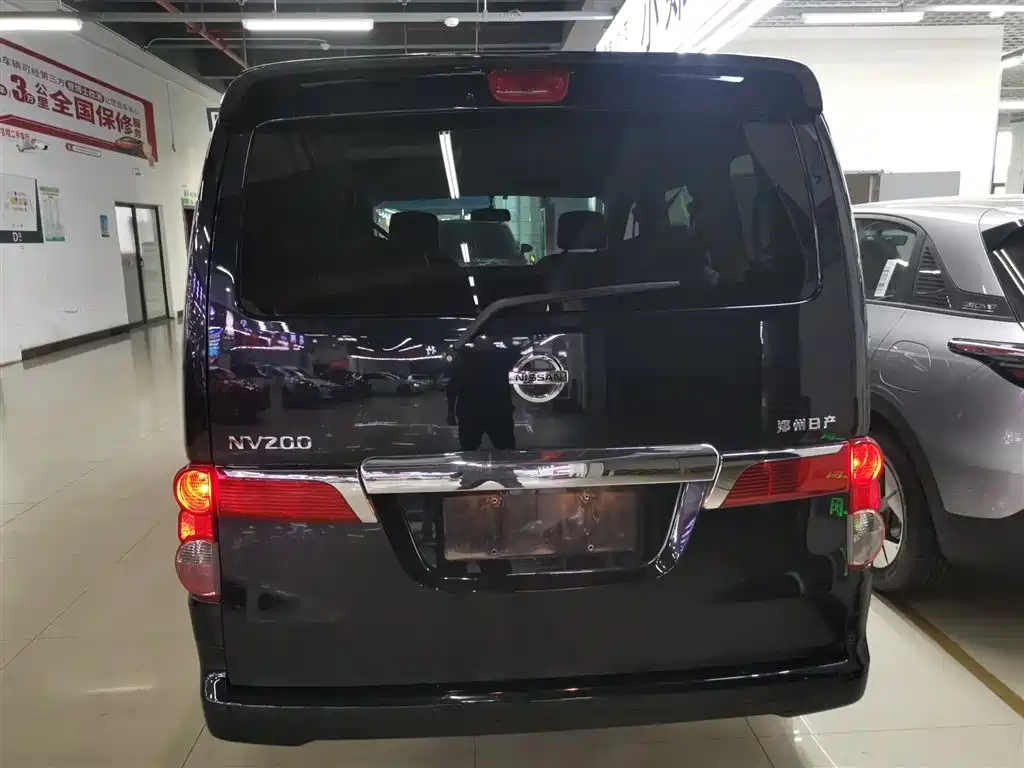 NISSAN NV200 2019