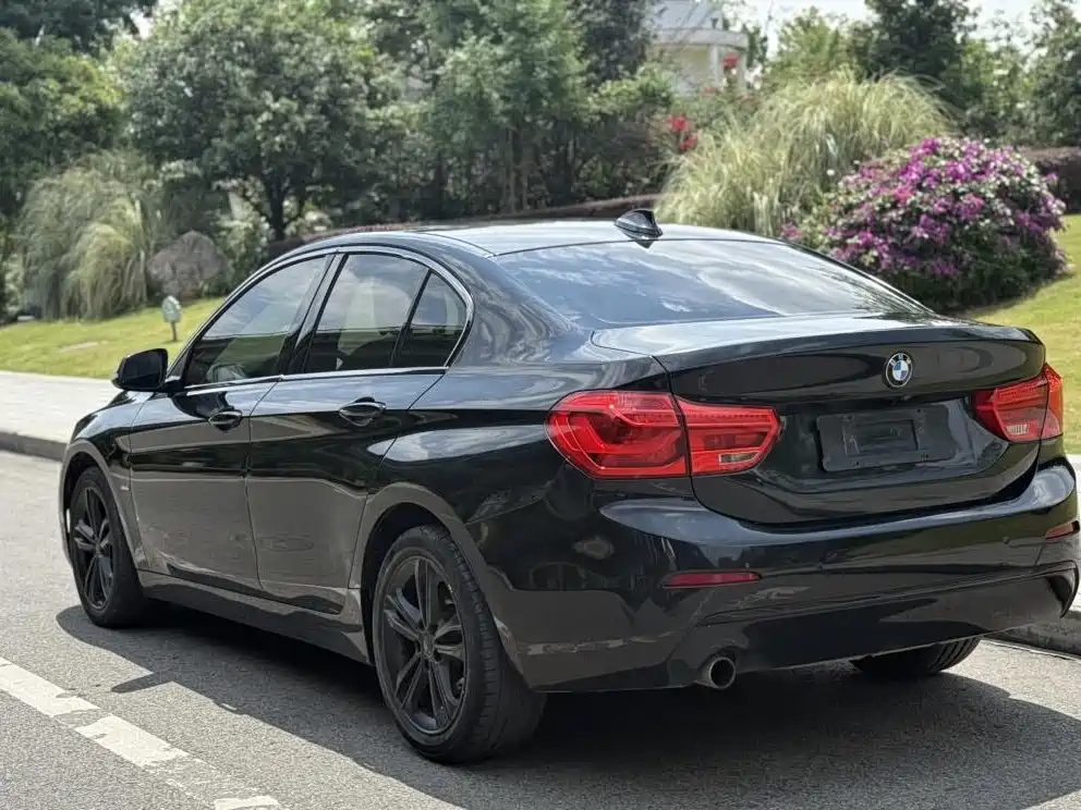 BMW 1-SERIES 2018