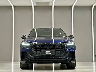 AUDI Q8  2022