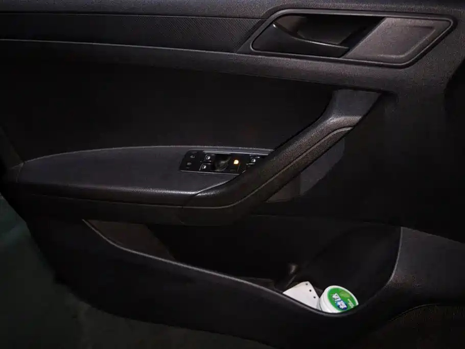 VOLKSWAGEN JETTA 2013