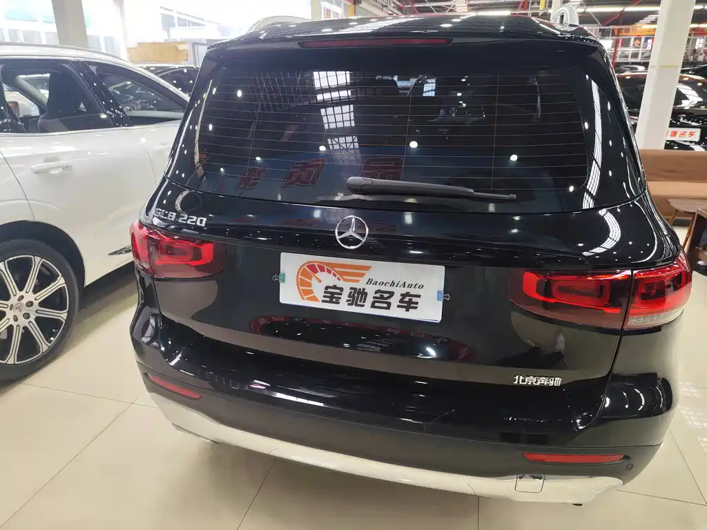 MERCEDES BENZ GLB 2023