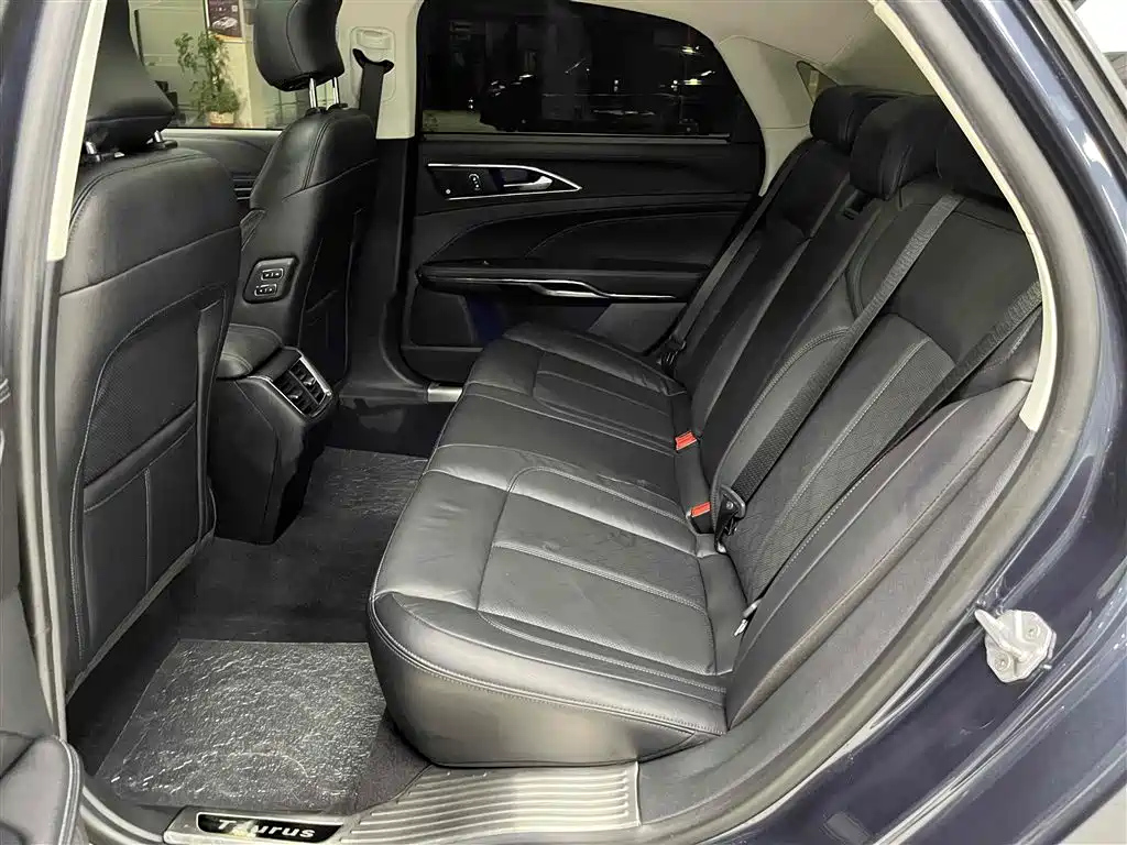 FORD TAURUS 2021