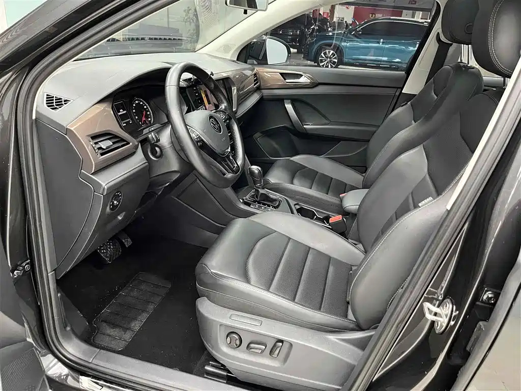 VOLKSWAGEN THARU 2021